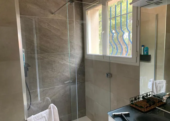 فندق مبيت وإفطار De La Terre Blanche *