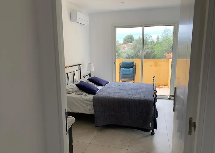 De La Terre Blanche ساناري سور مير